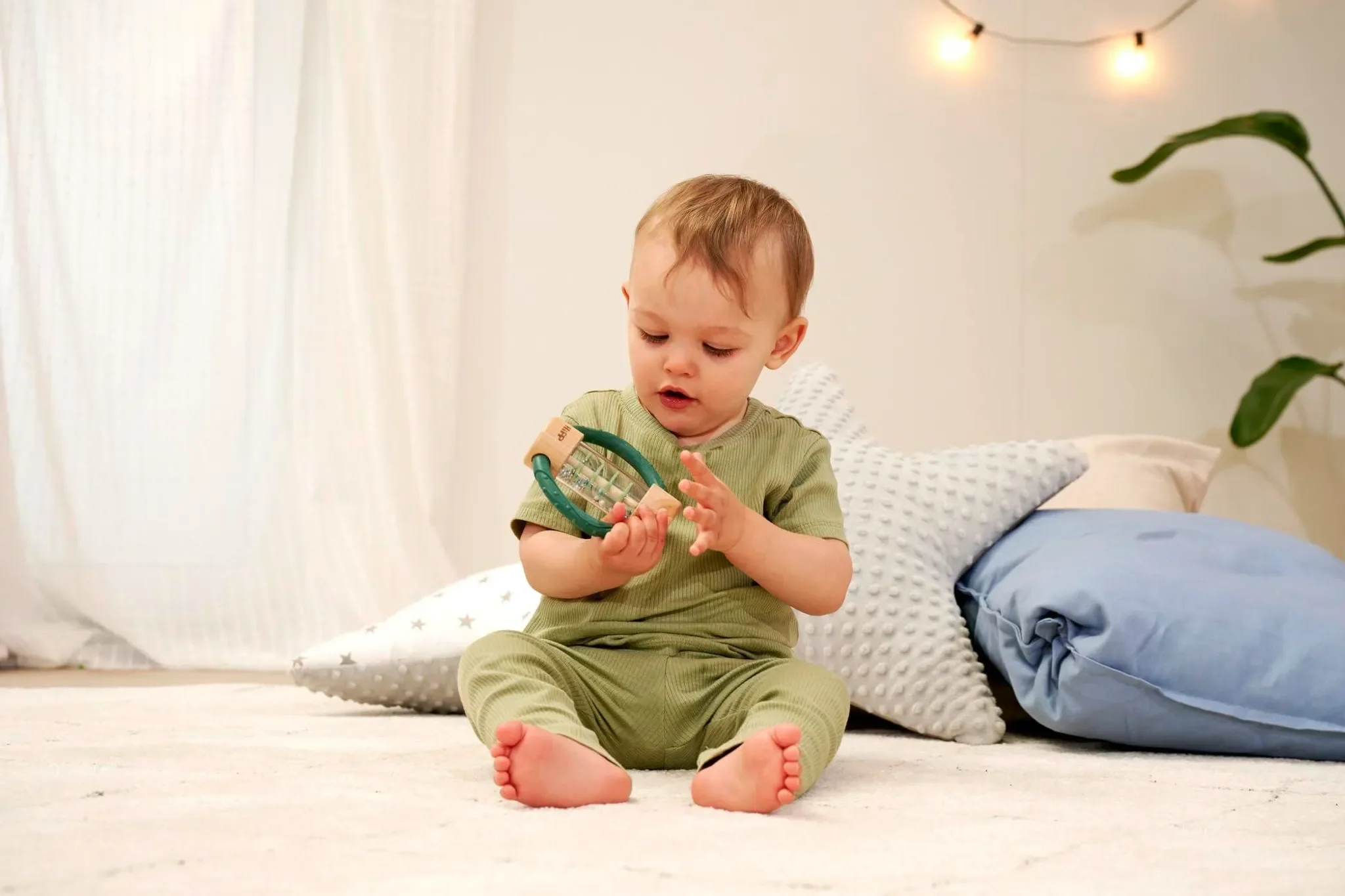 Baby HiPP Rasselstab aus Holz – mit Griffen